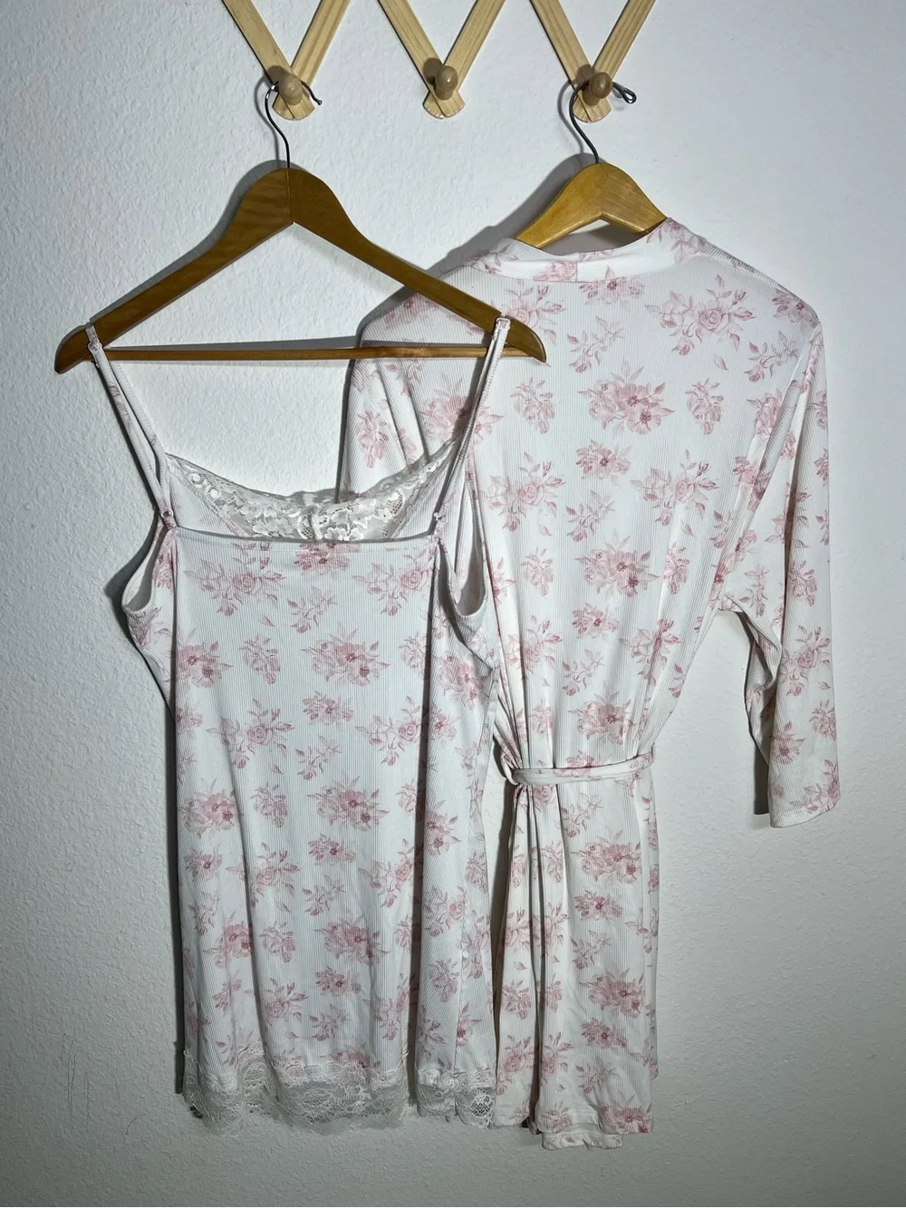 BODY TOUCH • baby pink and white floral robe & gown size XL - Picture 6 of 12